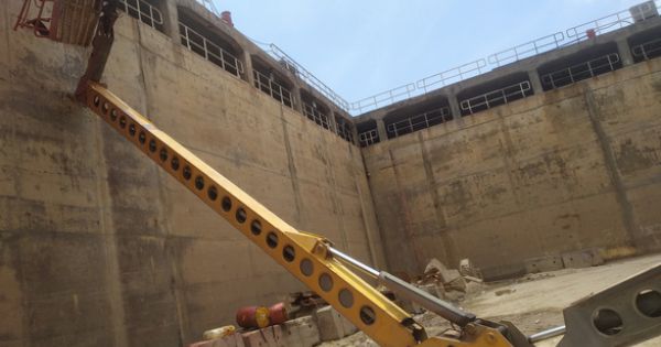 Xe nâng gặp sự cố, 2 công nhân công ty tàu thủy Dung Quất tử vong