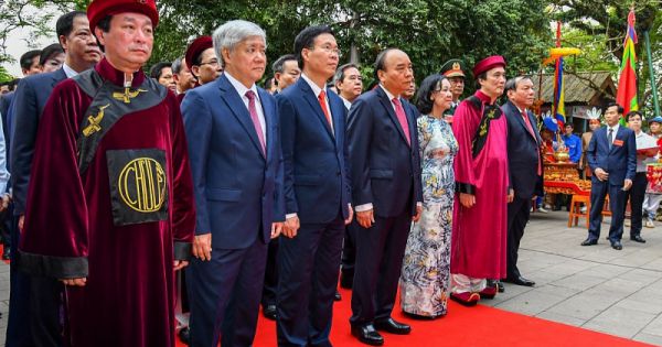 Chủ tịch nước Nguyễn Xuân Phúc dâng hương tưởng nhớ các Vua Hùng