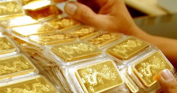 Giá vàng rót khỏi 'đỉnh'