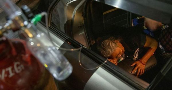 Mỹ hỗ trợ khẩn cấp nguyên liệu thô sản xuất vaccine cho Ấn Độ