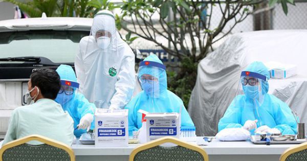 Phó Thủ tướng Trương Hòa Bình kiểm tra phòng dịch ở TP.HCM