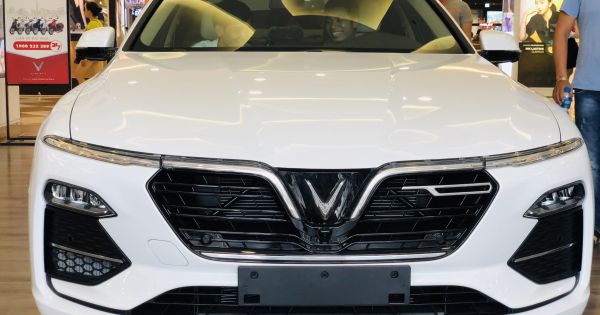 VinFast gửi đơn tố cáo kênh Youtube đưa tin sai sự thật về xe Lux A2.0