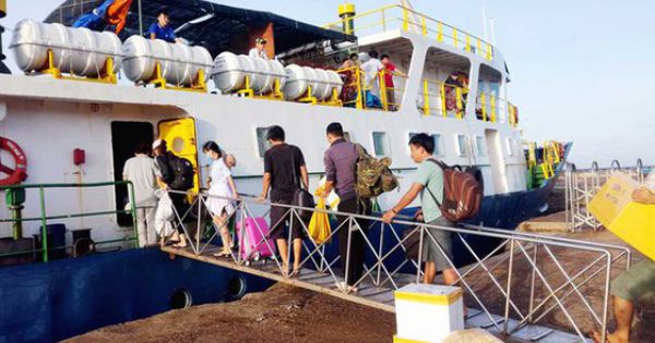 Đề xuất thuê máy bay chở đề thi tốt nghiệp THPT ra đảo Phú Quý