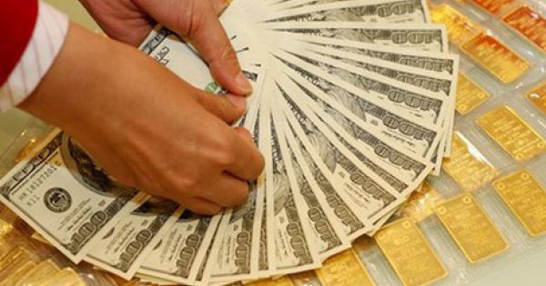 Giá vàng và USD đồng loạt bật tăng