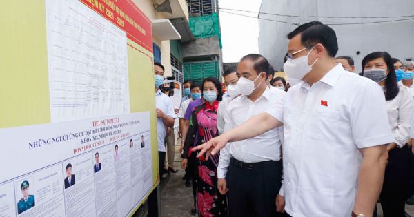 Chủ tịch Quốc Hội Vương Đình Huệ kiểm tra công tác bầu cử tại tỉnh Tuyên Quang