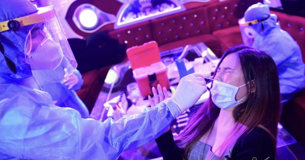 Từ 18h ngày 7-5, TP HCM tạm dừng nhiều dịch vụ, cấm tụ tập trên 30 người