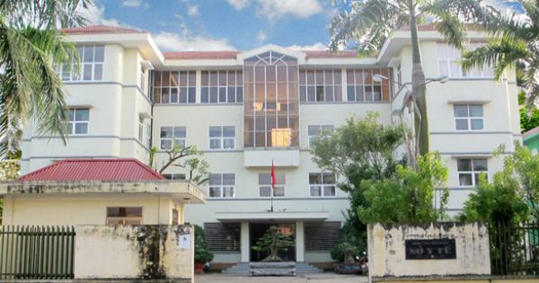 Chậm trễ trong tham mưu chống dịch, phó giám đốc Sở Y tế Vĩnh Phúc bị đình chỉ công tác