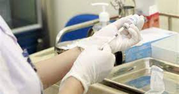 Nữ nhân viên tại Bệnh viện Đà Nẵng sốc phản vệ sau tiêm vaccine Covid-19