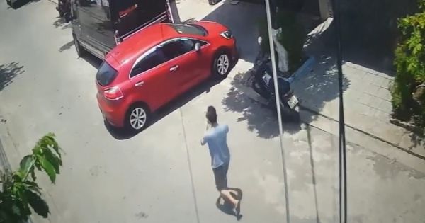 Đà Nẵng: Chưa va chạm nhưng tài xế như côn đồ lao vào đánh tới tấp người phụ nữ, phá hoại tài sản người khác