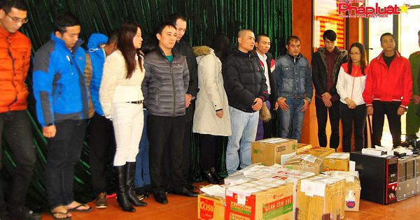 300 Cảnh sát đánh sập 4 sàn giao dịch vàng, tiền ảo hàng nghìn tỉ mỗi tháng