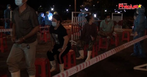 Đà Nẵng: Xuyên đêm lấy mẫu xét nghiệm Covid-19 cho tiểu thương Cảng cá Thọ Quang