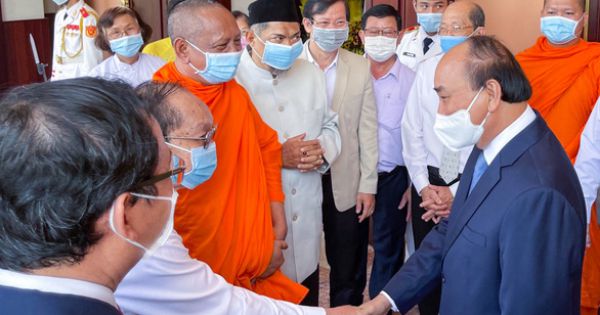 Chủ tịch nước cùng lãnh đạo TP HCM dâng hoa, dâng hương Chủ tịch Hồ Chí Minh