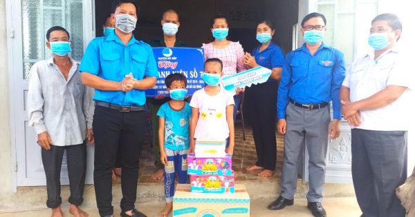 Người trẻ Bình Phước vui mừng nhận Nhà Thanh niên số 7 nhân dịp sinh nhật Bác