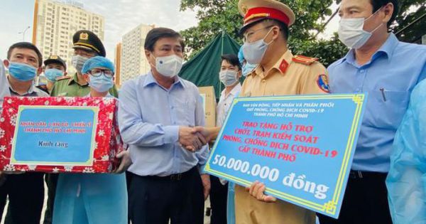 Chủ tịch UBND TP HCM kiểm tra các chốt kiểm dịch cửa ngõ TP