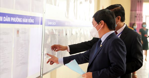 Bộ trưởng Hầu A Lềnh bỏ phiếu bầu cử đầu tiên ở Sa Pa