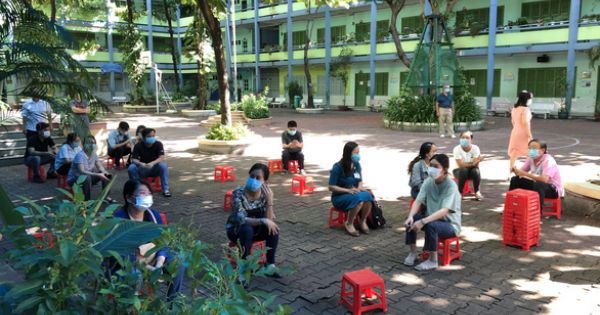 TP.HCM lấy mẫu xét nghiệm cho hơn 2.500 giáo viên coi thi lớp 10