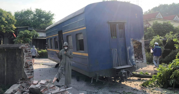 6 toa tàu đứt khớp nối trôi tự do, húc tung bờ tường khiến 1 bé trai bị thương nặng