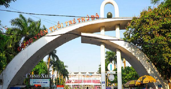 Công viên nước bị bỏ hoang trơ trọi giữa Thủ đô Hà Nội