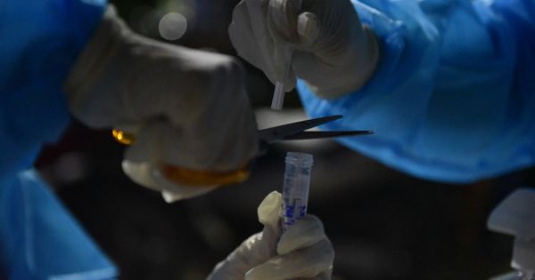 Hai công nhân ở công ty Bình Tân mắc COVID-19, xét nghiệm hơn 1.700 người