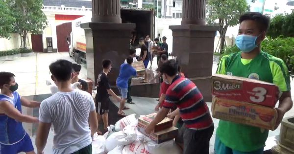 Bà con Hà Tĩnh hỗ trợ 30 tấn hàng cho TP HCM phục vụ công tác phòng, chống dịch