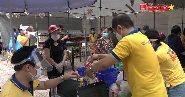 “Siêu thị Mini 0 đồng” giúp dân nghèo vượt qua mùa dịch