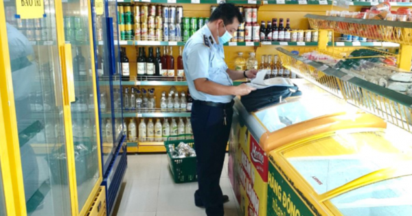Bán hàng hết hạn sử dụng, không niêm yết giá hàng loạt cửa hàng Bách hóa xanh bị phạt