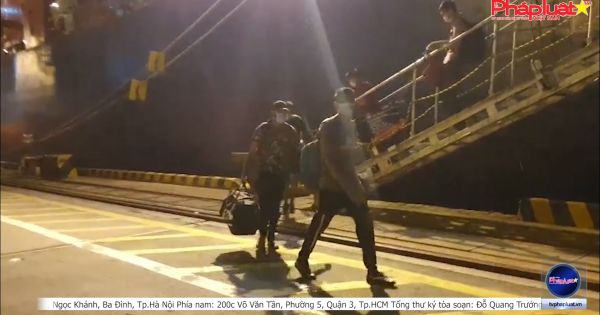 TP HCM: Tiếp nhận, đưa đi cách ly 18 thuyền viên gặp nạn trên biển