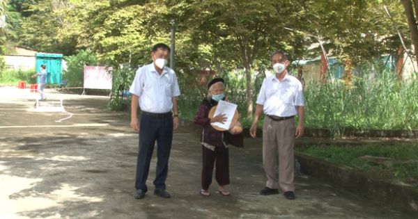 Bình Phước: Cụ bà 96 tuổi “đánh bại” COVID-19 sau 19 ngày điều trị