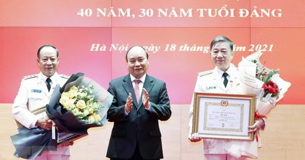 Chủ tịch nước trao Huy hiệu Đảng cho lãnh đạo Bộ Công an