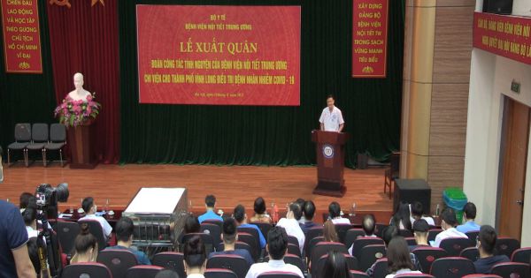 14 Y Bác sỹ Bệnh viện Nội tiết Trung ương chi viện cho tỉnh Vĩnh Long chống dịch Covid - 19