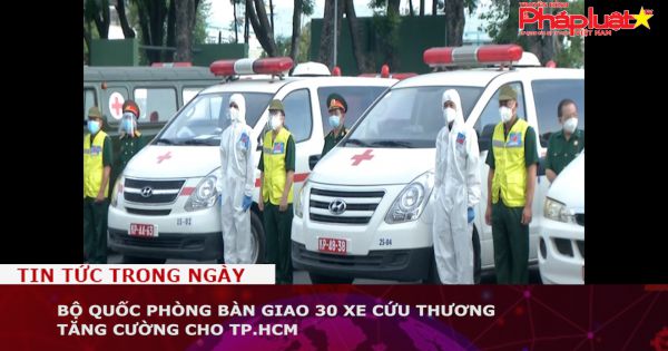Bộ Quốc phòng bàn giao 30 xe cứu thương tăng cường cho TP.HCM