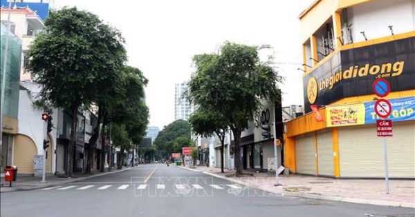 Ngày đầu siết giãn cách, số phương tiện ra đường ở TP.HCM giảm 85%