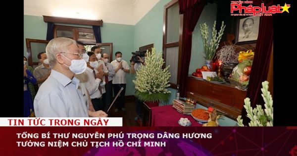 Tổng Bí thư Nguyễn Phú Trọng dâng hương tưởng niệm Chủ tịch Hồ Chí Minh