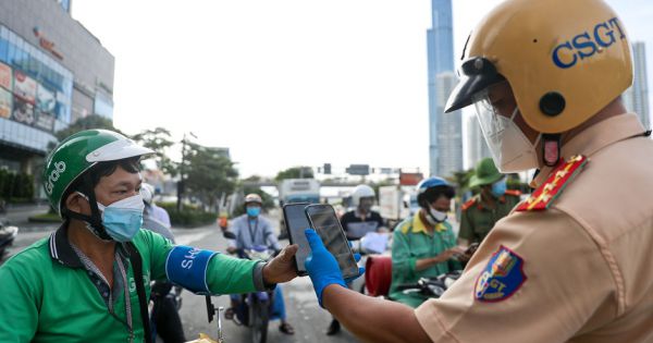 Công an TP.HCM lập danh sách người được phép ra đường, kiểm soát người đi đường bằng mã QR
