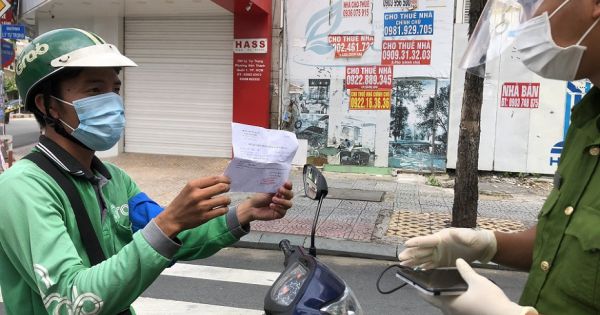 Nhân viên siêu thị, shipper tại TP.HCM được hoạt động từ 5h đến 21h30