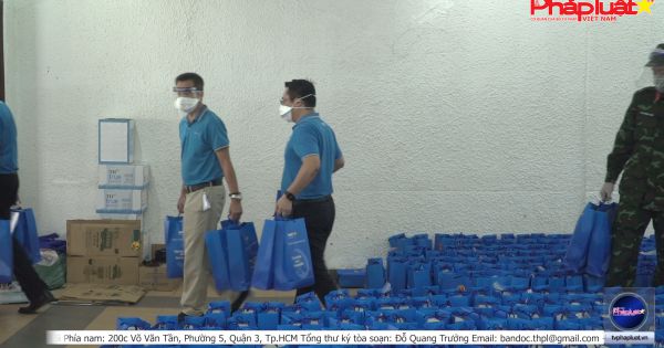 TP.HCM: Bộ Tài chính trao tặng 6.000 phần quà hỗ trợ người dân gặp khó khăn do dịch Covid-19