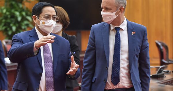 Anh cam kết thúc đẩy phân bổ vaccine cho Việt Nam