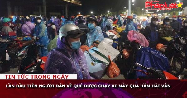 Lần đầu tiên người dân về quê được chạy xe máy qua hầm Hải Vân