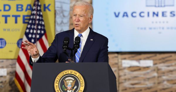 Tổng thống Mỹ vận động tiêm chủng Covid-19 bắt buộc