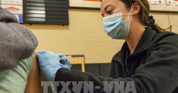 CDC Mỹ: Người từng mắc COVID-19 có nguy cơ tái nhiễm gấp 5 lần nếu không tiêm vaccine