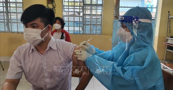 Bình Dương bắt đầu tiêm vaccine phòng COVID-19 cho trẻ từ 12-17 tuổi