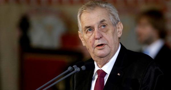 Tổng thống Czech Miloš Zeman rời phòng chăm sóc đặc biệt trong bối cảnh bế tắc chính trị