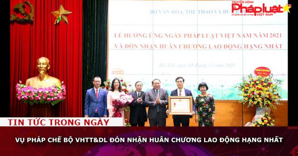 Vụ Pháp chế Bộ VHTT&DL đón nhận Huân chương lao động hạng Nhất