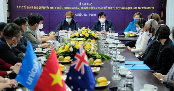 Ngày 9/11, Bộ Y tế tiếp nhận 1.910 tủ lạnh bảo quản vắc-xin do Australia phối hợp với UNICEF hỗ trợ