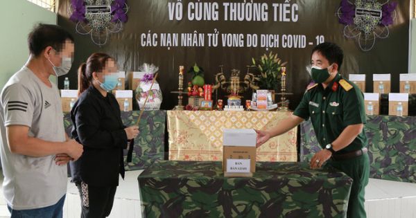 TP HCM: Đánh chuông, kéo còi, thả hoa đăng tưởng niệm nạn nhân tử vong vì Covid-19