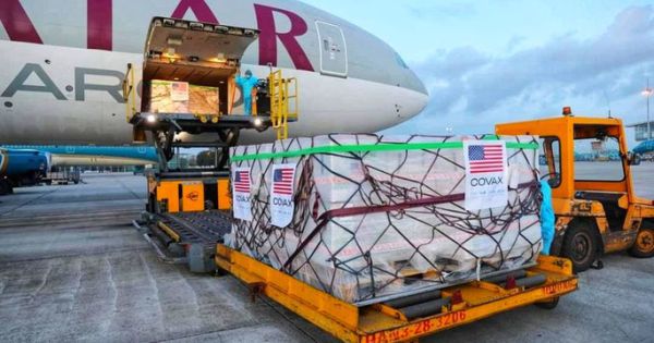 Việt Nam nhận thêm một triệu liều vaccine Moderna do Mỹ tặng