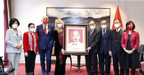 Chủ tịch nước Nguyễn Xuân Phúc tiếp Lãnh sự danh dự Việt Nam ở Torino