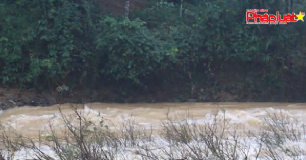 Quảng Ngãi: Sạt lở núi gây nguy hiểm cho hàng chục hộ dân