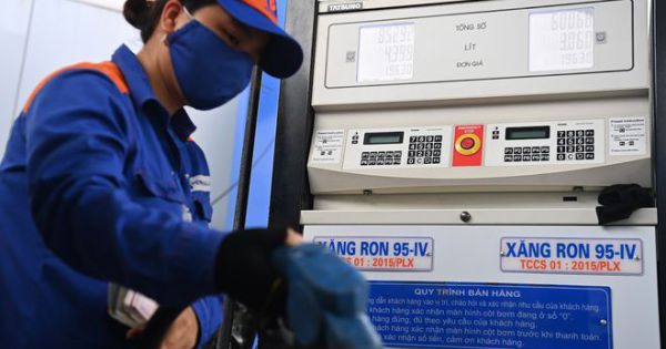 Giá xăng trong nước giảm mạnh nhất trong vòng 21 tháng