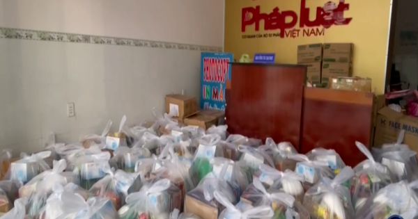 Chương trình “Chung tay xóa nghèo pháp luật về biên giới, biển đảo 2021” tại Long An đã sẵn sàng trao quà cho người dân khó khăn